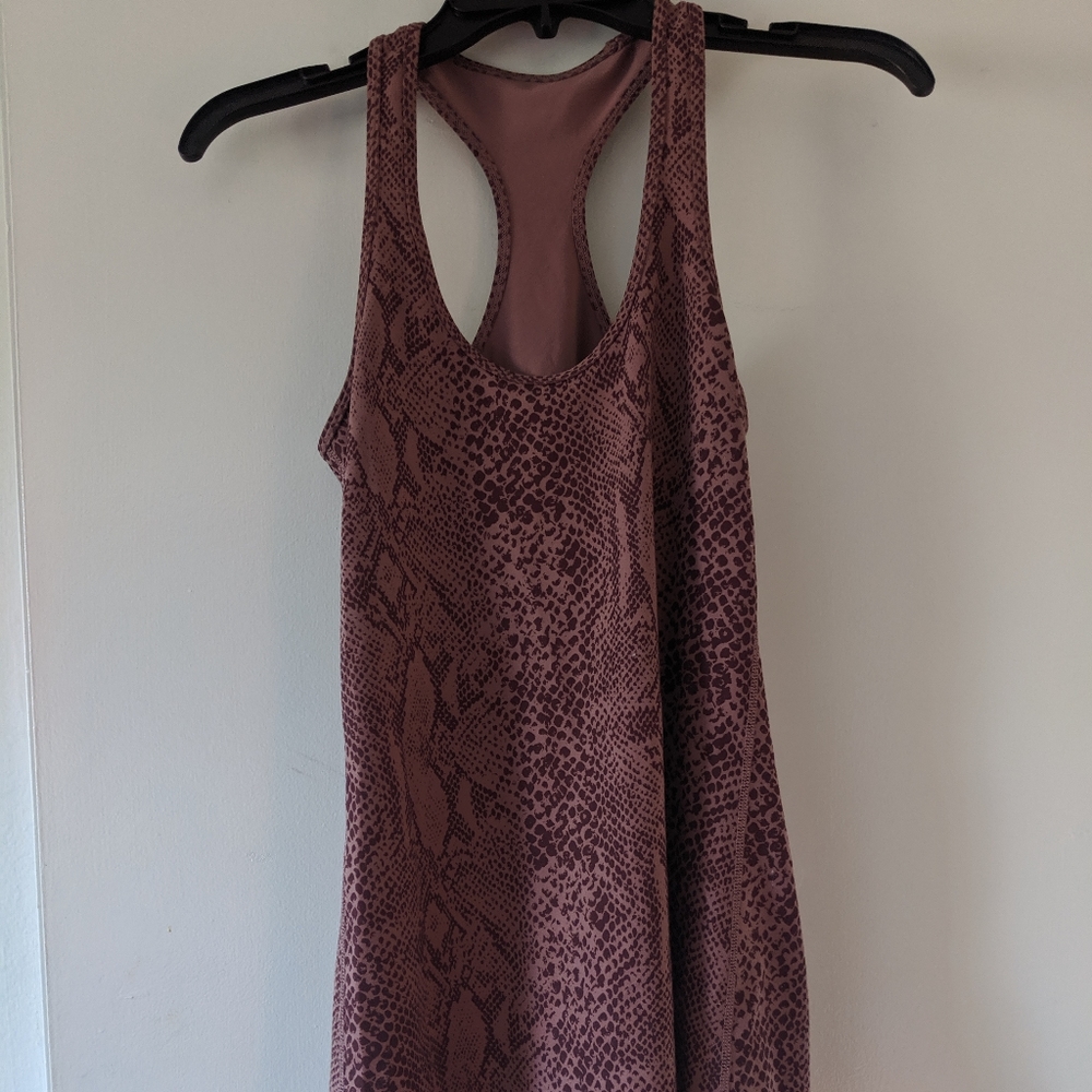 Lulu lemon sheek exercise  top